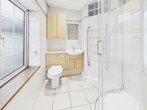 ENSUITE SHOWER ROOM- click for photo gallery